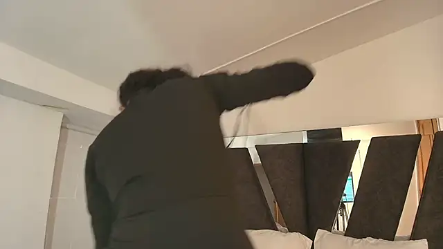 Milkdulce1 online show from November 6, 2025, 1:56 pm