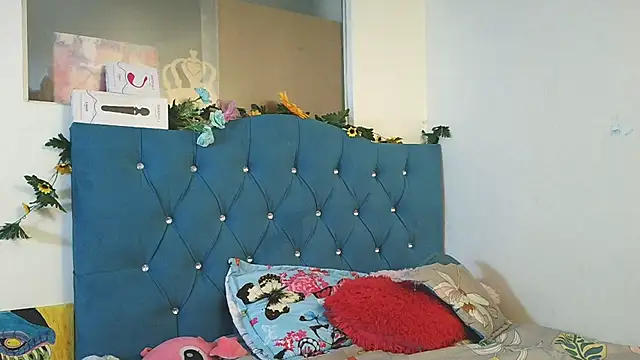 Milkdulce1 online show from December 20, 2025, 1:40 pm