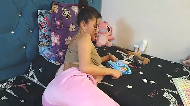 Milkdulce1 online show from January 16, 2026, 1:04 pm