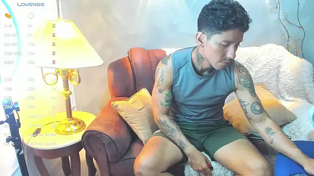 Snapshot of Dylanstonne chatting on January 10, 2025, 12:49 am Dylanstonne online show from January 10, 2025, 12:49 am