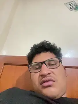 Snapshot of Ruk436 chatting on February 17, 2025, 1:36 am Ruk436 online show from February 17, 2025, 1:36 am