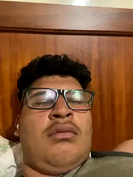 Snapshot of Ruk436 chatting on November 17, 2025, 6:19 am Ruk436 online show from November 17, 2025, 6:19 am