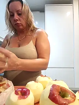 Sparkle2206 online show from November 7, 2025, 10:32 pm