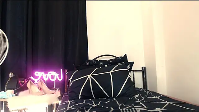 Snapshot of Nathalie_Heartxoxo69 chatting on February 27, 2026, 5:18 am Nathalie Heartxoxo69 online show from February 27, 2026, 5:18 am