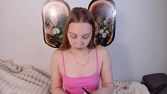 bellaa love  online show from May 14, 2026, 12:06 am