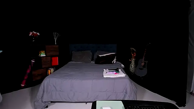 NinaRiveraXO online show from September 9, 2025, 1:05 am