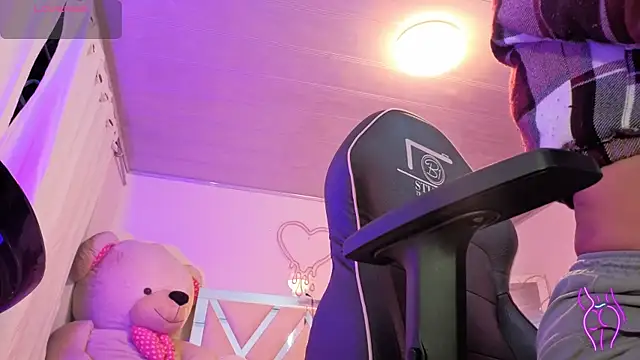 Laylafoxy tay online show from October 9, 2025, 3:37 am