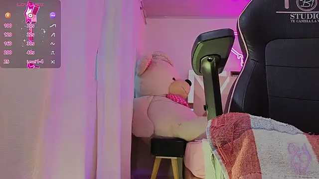 Snapshot of Laylafoxy_tay chatting on February 4, 2026, 11:38 am Laylafoxy tay online show from February 4, 2026, 11:38 am