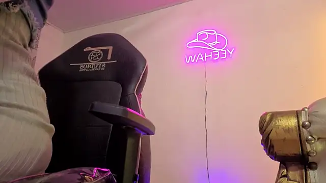 Snapshot of Laylafoxy_tay chatting on March 13, 2026, 4:08 am Laylafoxy tay online show from March 13, 2026, 4:08 am