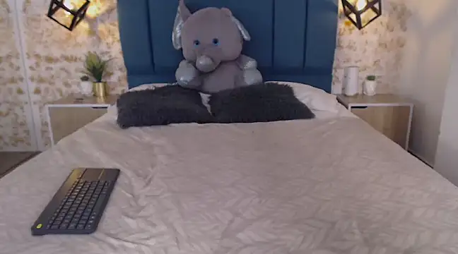 Snapshot of July_gh chatting on December 6, 2024, 11:57 pm July gh online show from December 6, 2024, 11:57 pm