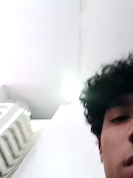 alexander32r online show from September 12, 2025, 4:51 pm