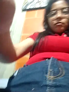Vanessagirld online show from April 2, 2026, 11:13 pm