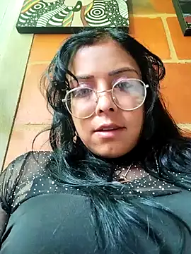 Vanessagirld online show from April 4, 2026, 7:33 pm