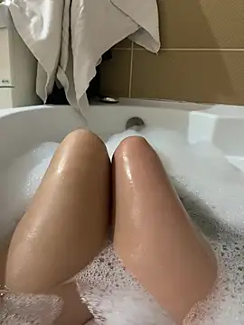 AmberElixir online show from March 18, 2025, 9:32 pm