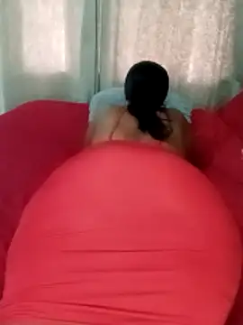 Snapshot of Luciouslips00 chatting on November 5, 2025, 6:46 am Luciouslips00 online show from November 5, 2025, 6:46 am