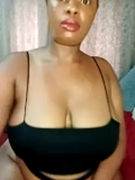 Snapshot of Luciouslips00 chatting on November 8, 2025, 11:32 am Luciouslips00 online show from November 8, 2025, 11:32 am