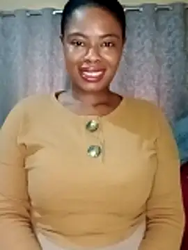 Snapshot of Luciouslips00 chatting on November 10, 2025, 1:54 pm Luciouslips00 online show from November 10, 2025, 1:54 pm