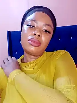 Snapshot of Luciouslips00 chatting on February 7, 2026, 3:05 pm Luciouslips00 online show from February 7, 2026, 3:05 pm