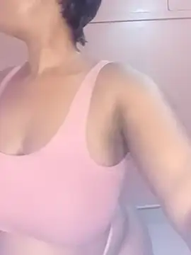 Luciouslips00 online show from May 31, 2026, 6:09 pm