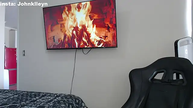 jonhklleyn online show from October 27, 2025, 7:18 pm