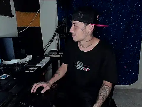 Snapshot of patrik_tattoo_ chatting on December 11, 2024, 4:07 am patrik tattoo online show from December 11, 2024, 4:07 am