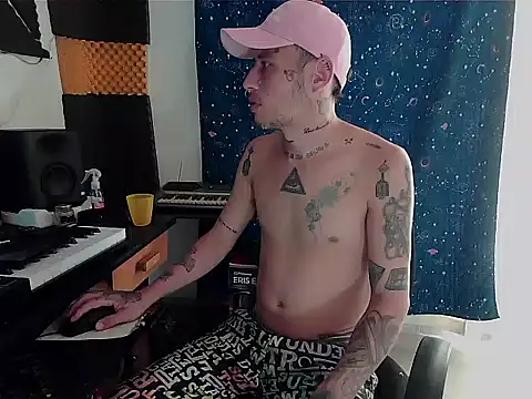 Snapshot of patrik_tattoo_ chatting on January 8, 2025, 5:05 pm patrik tattoo online show from January 8, 2025, 5:05 pm