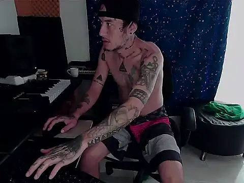 Snapshot of patrik_tattoo_ chatting on February 23, 2025, 1:32 pm patrik tattoo online show from February 23, 2025, 1:32 pm