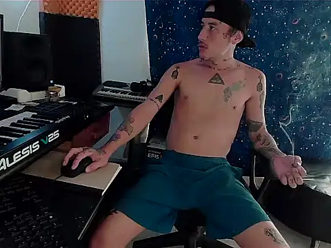 Snapshot of patrik_tattoo_ chatting on March 12, 2025, 4:02 pm patrik tattoo online show from March 12, 2025, 4:02 pm