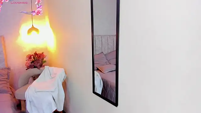 Snapshot of tutu_milf chatting on February 15, 2026, 12:03 pm tutu milf online show from February 15, 2026, 12:03 pm