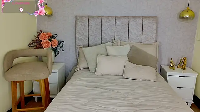 tutu milf online show from April 16, 2026, 7:14 pm