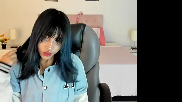 Kitty Pam online show from March 5, 2025, 4:45 am