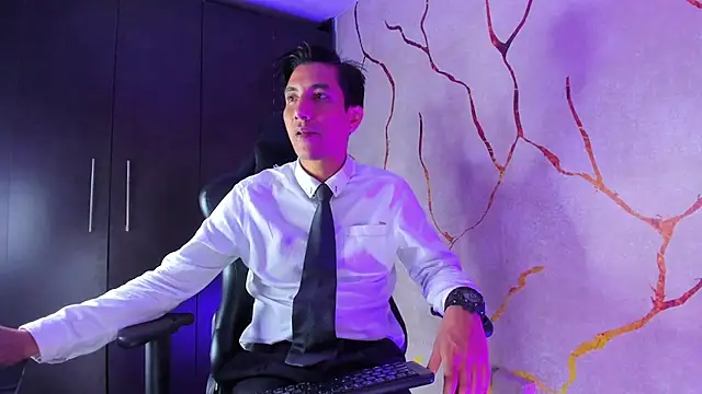 EdwardVlad online show from December 17, 2024, 10:32 pm