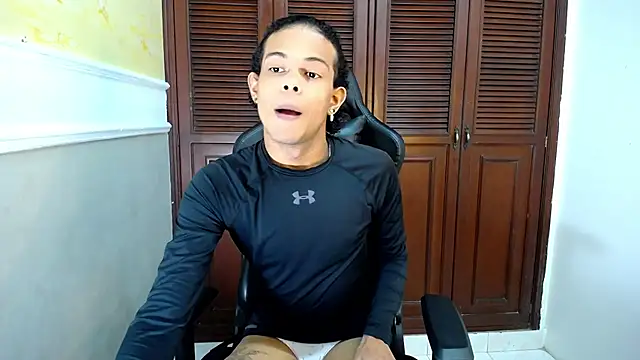 Snapshot of rose_Skinny_ chatting on October 7, 2025, 12:41 am rose Skinny  online show from October 7, 2025, 12:41 am