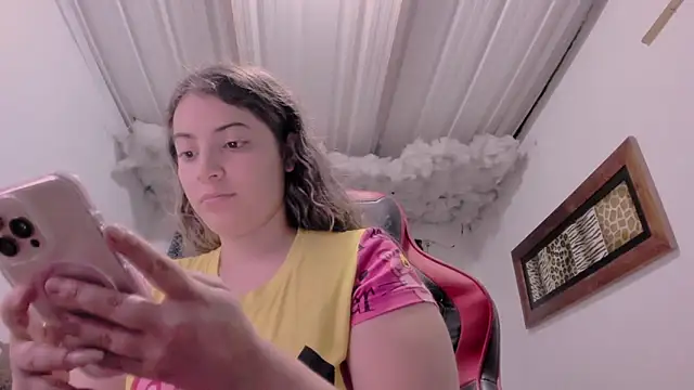 Lauu G online show from September 28, 2025, 2:39 am