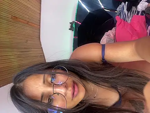 Snapshot of Jade_Zephyra chatting on February 17, 2025, 11:53 pm Jade Zephyra online show from February 17, 2025, 11:53 pm