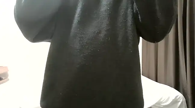 Snapshot of YU-KI00 chatting on March 8, 2025, 12:41 pm YU-KI00 online show from March 8, 2025, 12:41 pm