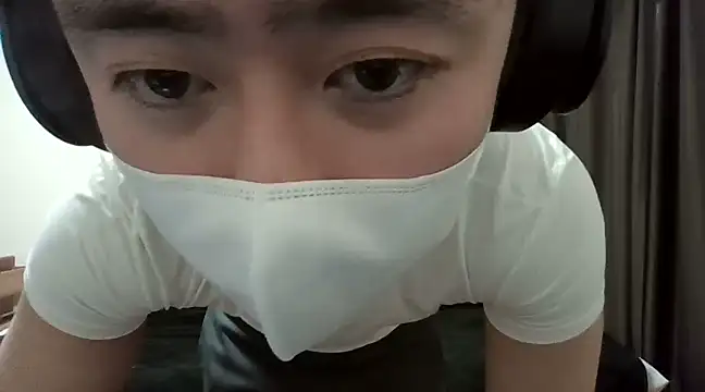 Snapshot of YU-KI00 chatting on March 18, 2025, 1:20 pm YU-KI00 online show from March 18, 2025, 1:20 pm