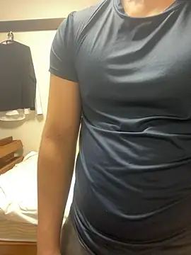 Snapshot of YU-KI00 chatting on October 28, 2025, 12:19 pm YU-KI00 online show from October 28, 2025, 12:19 pm