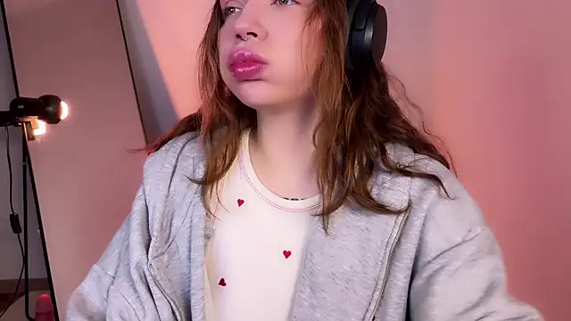 PaulaPratt online show from February 22, 2025, 4:40 am