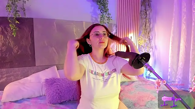 centaurigirl online show from February 5, 2026, 3:44 am