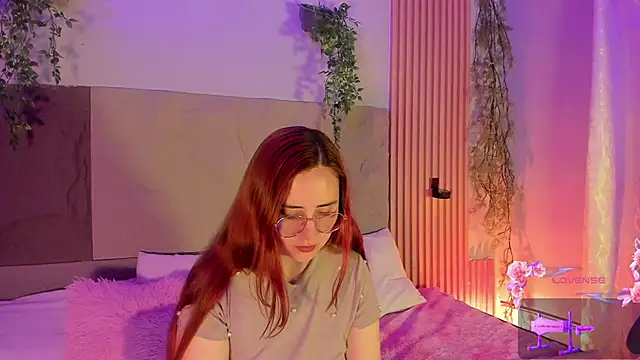 centaurigirl online show from February 17, 2026, 4:31 am