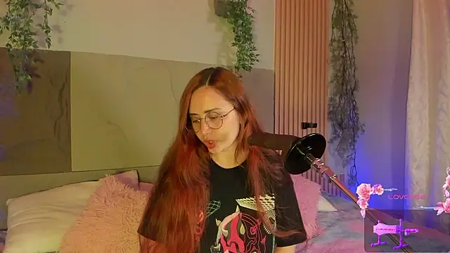 centaurigirl online show from February 24, 2026, 5:05 am