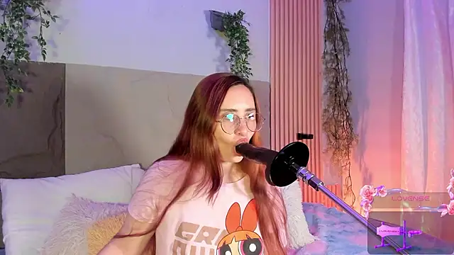 centaurigirl online show from March 22, 2026, 4:38 am