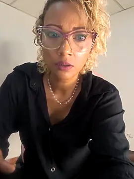 Amaliu  online show from March 17, 2026, 3:26 pm