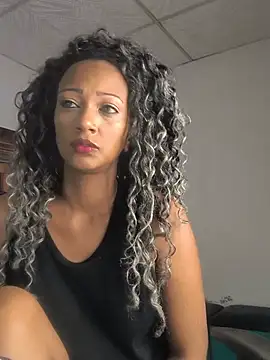 Snapshot of Amaliu_ chatting on July 4, 2026, 10:05 pm Amaliu online show from July 4, 2026, 10:05 pm
