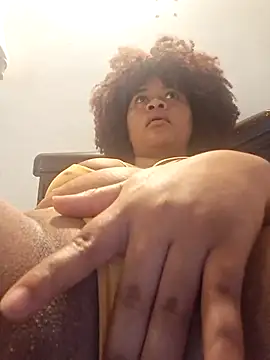 DANIELA MICHEL online show from November 12, 2025, 2:39 pm