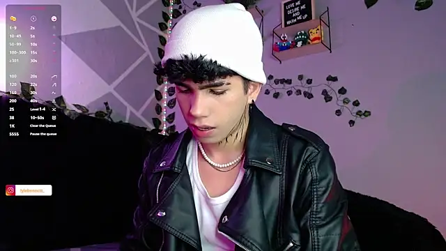 LyleBennett  online show from December 2, 2024, 10:39 am