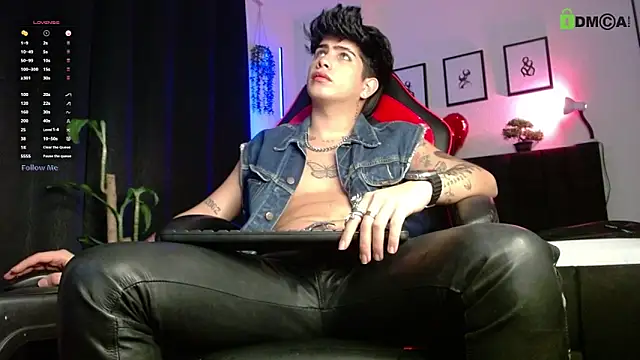 Snapshot of LyleBennett_ chatting on March 31, 2026, 11:43 am LyleBennett online show from March 31, 2026, 11:43 am