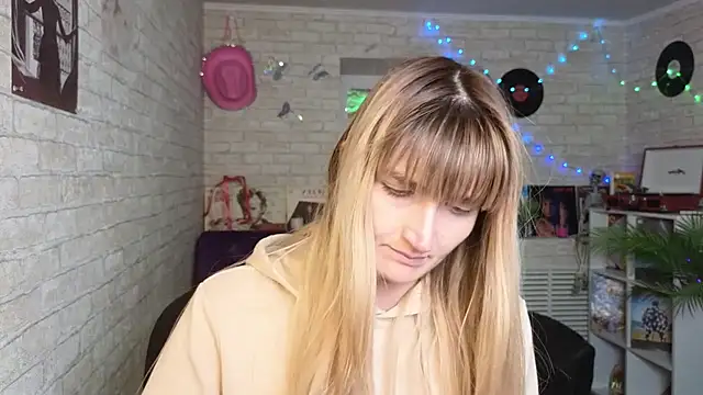 Nika Kitten online show from September 29, 2025, 4:23 pm