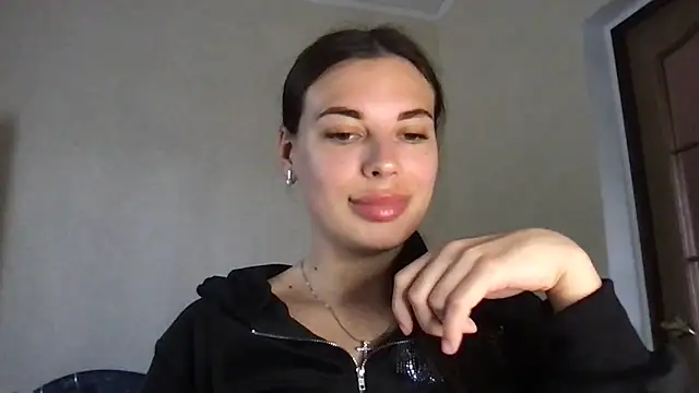 MoonriseGoddess online show from April 18, 2026, 9:13 am